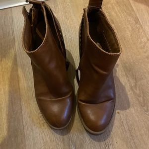 DV brown leather boots